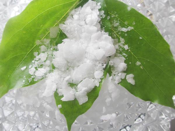 Борнеоловые хлопья синтетические